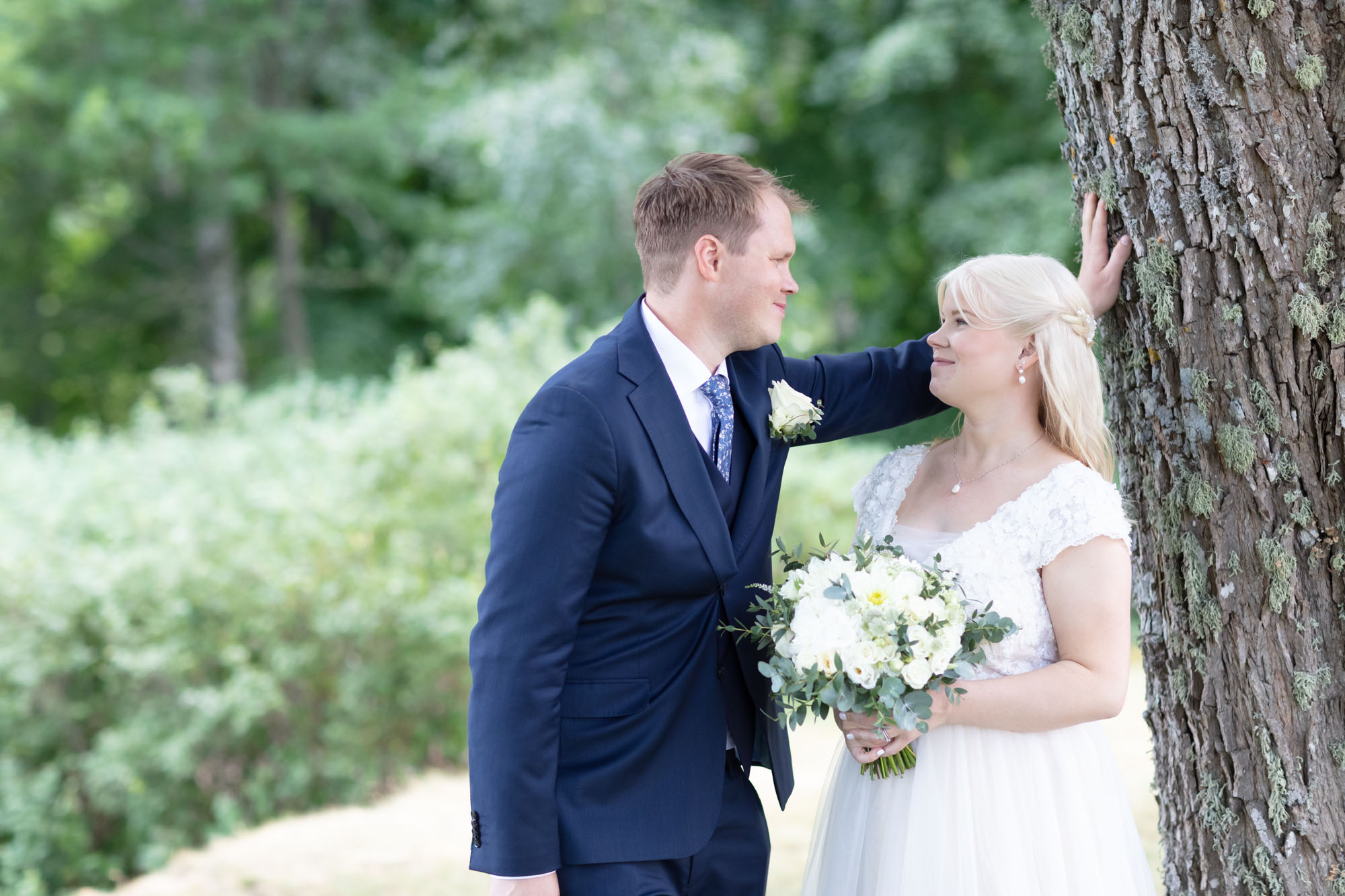 Romantiskt bröllop fotograferat på Vikbolandet