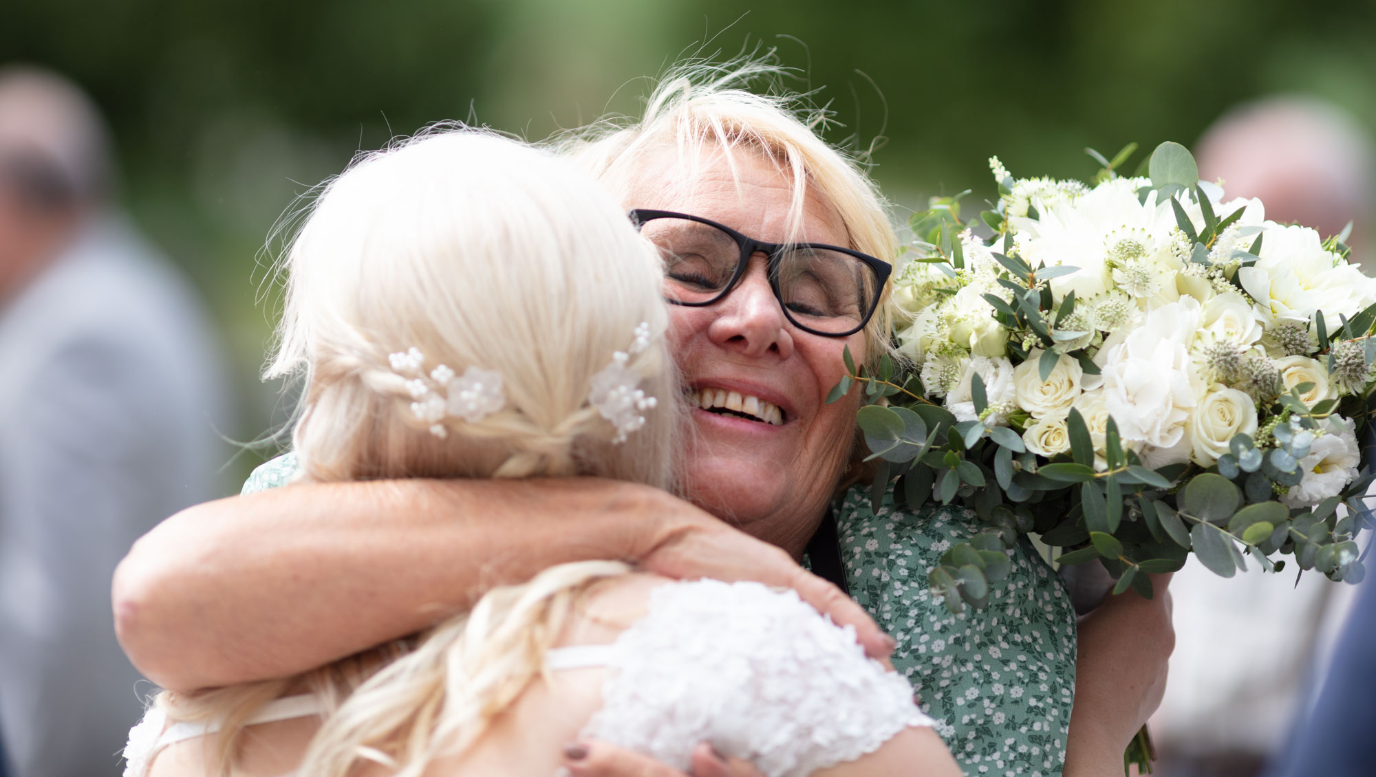 Vi fotograferar bröllopets kramar